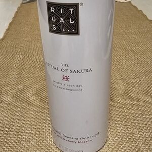NEW Rituals of Sakura Foaming shower gel